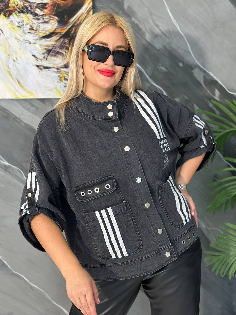 Kurtka Jeansowa Plus Size z Paskami